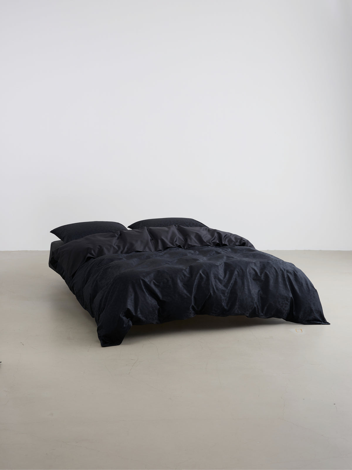 Studio Duvet Cover - Ember (Jacquard Black)